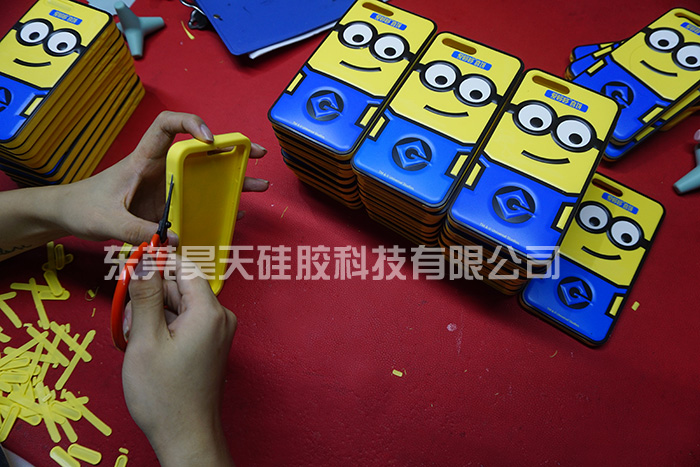 硅胶制品_硅胶手机套合模线处理 硅胶制品_硅胶手机套合模线处理